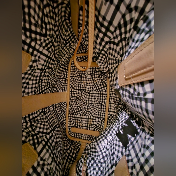 MCM Gold Tote Bag - Picture 5 of 6